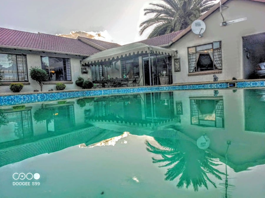 4 Bedroom Property for Sale in Langenhovenpark Free State